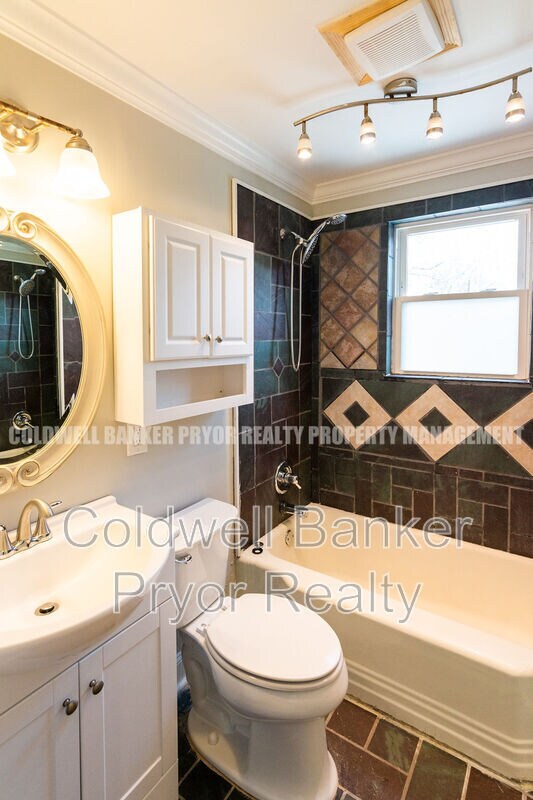 Building Photo - 128 S St Marks Ave