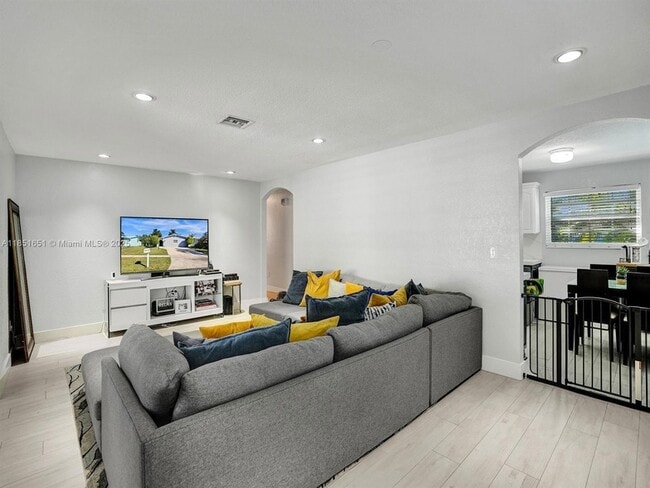 Building Photo - 217 SE 5th St