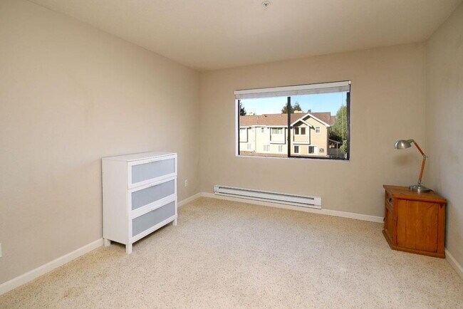Building Photo - Open House Sunday December 7th 1-2pm  Beautiful Santa Cruz  Townhome in Prime Westside Location.