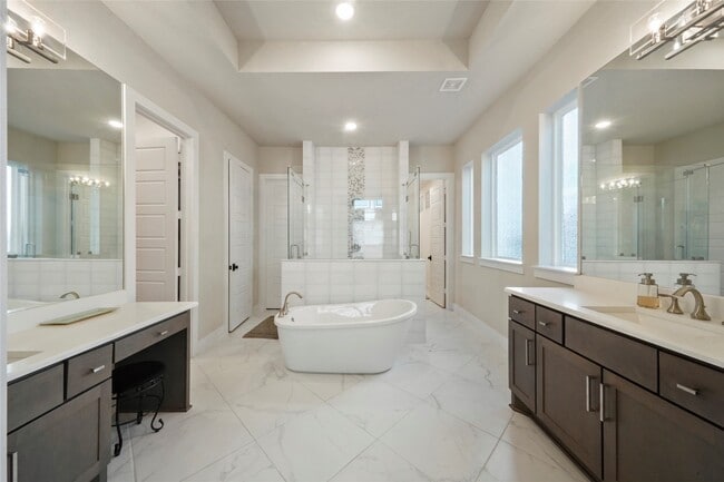 Building Photo - 2625 Fountain Key Blvd