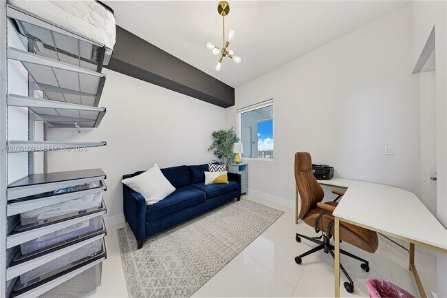 Building Photo - 2020 N Bayshore Dr