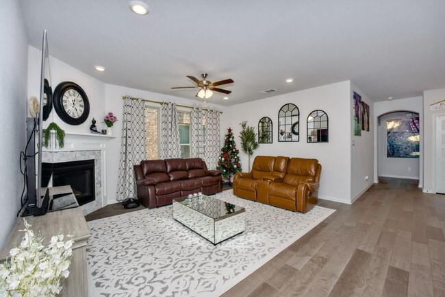 Building Photo - 1121 Milfoil Dr
