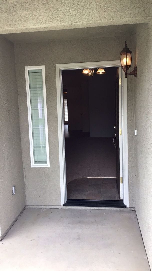 Building Photo - 3 Bedroom Coming Available