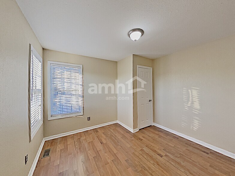 Building Photo - 10206 Orchard Grass Ct