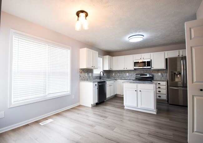 Building Photo - 135 Lenoir Dr
