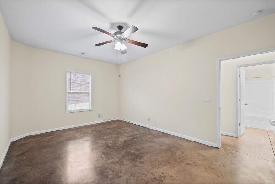 Building Photo - 109 Holland Dr