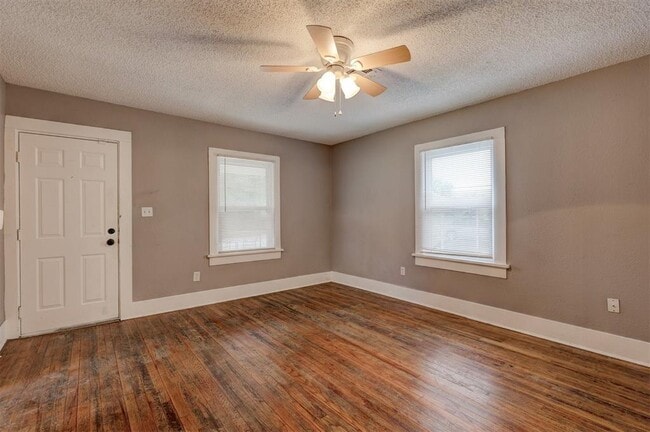 Building Photo - 1714 N Kelham Ave