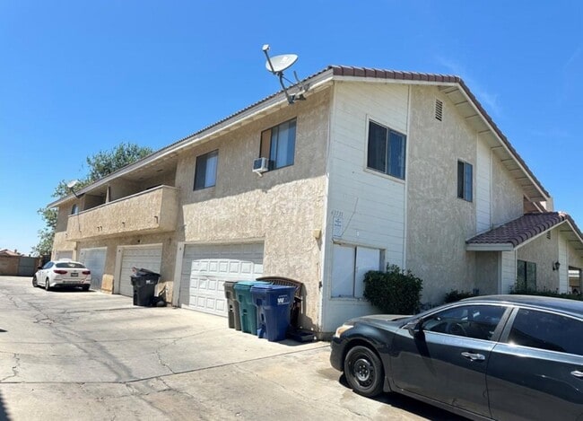 Building Photo - 43731 8th St E