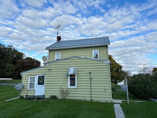 Building Photo - 3 Bedroom 1 Bathroom Myerstown Single Home