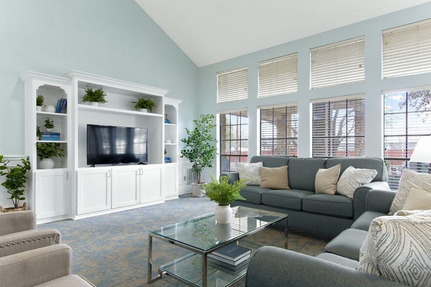 Building Photo - Kings Reserve Dallas - Active 55+