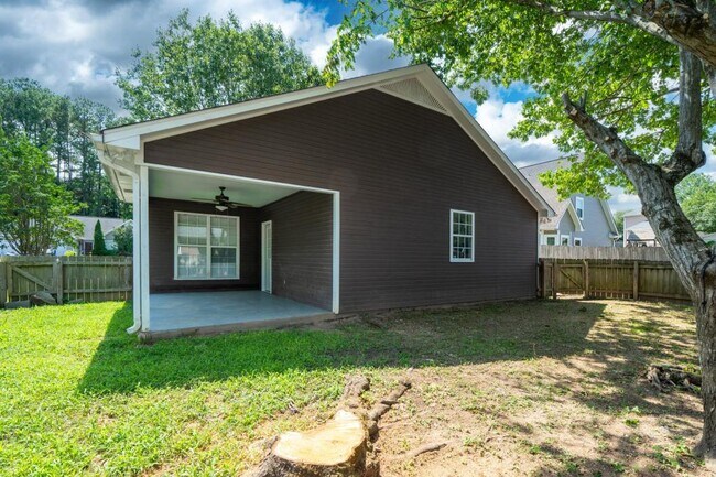 Building Photo - 132 King James Ct