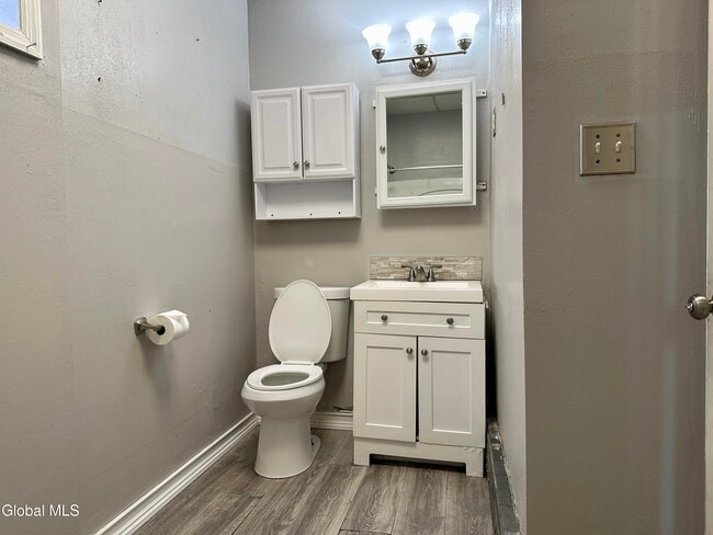 Building Photo - 71 Watervliet Ave