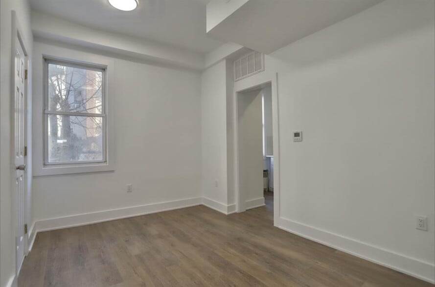 Building Photo - 517 Willow Ave