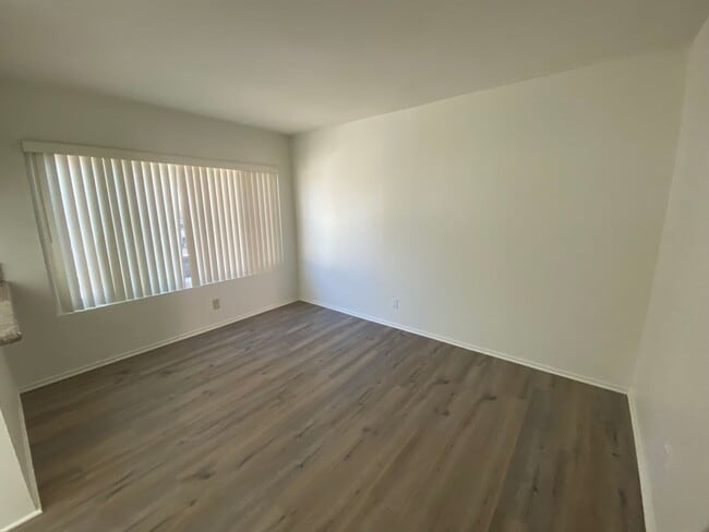 Building Photo - 2 story 2 bed, 1 1/2 bath Monticello Condo