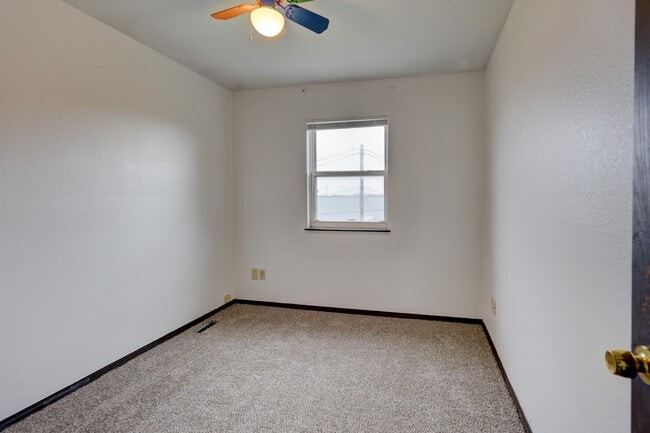 Building Photo - 717 N Walker St