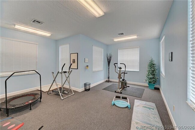 Building Photo - 8171 Hampton Wood Dr