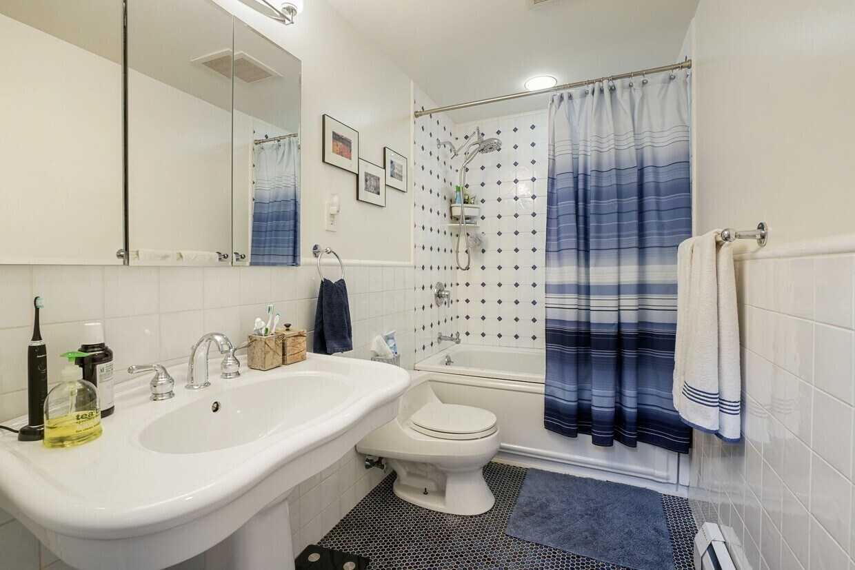 *Pictures are representative samples of the advertised unit. In some cases, the actual units you to - 26 Union St