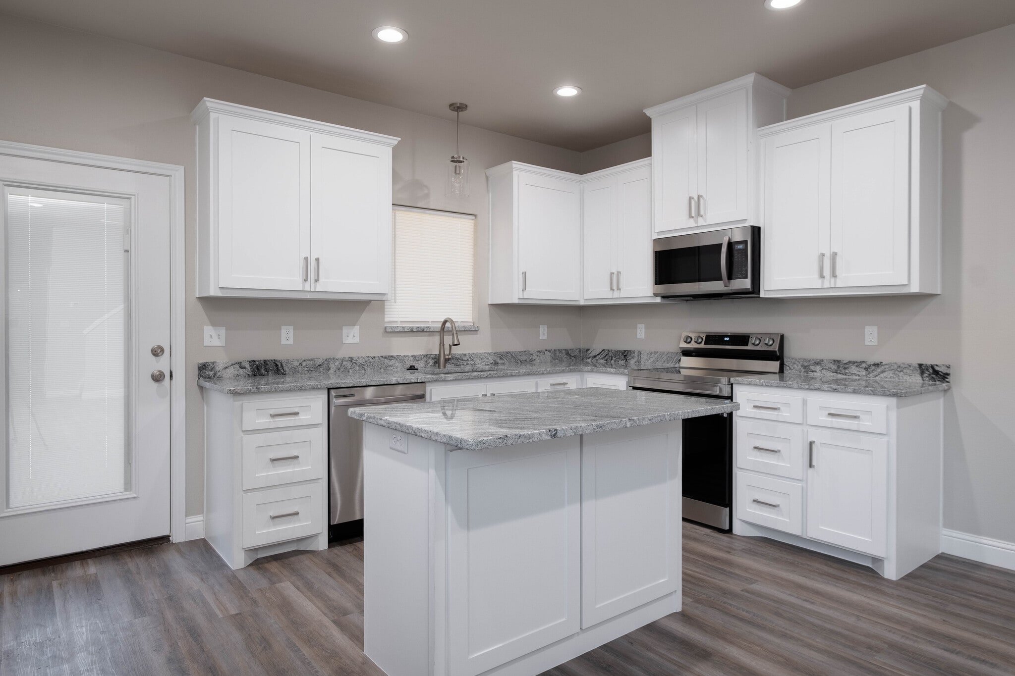 Building Photo - 405 38th St