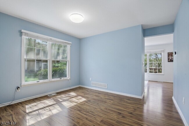 Building Photo - 14 Exeter Rd