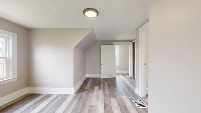 Building Photo - Lorain 2 Bedroom Single Family Home