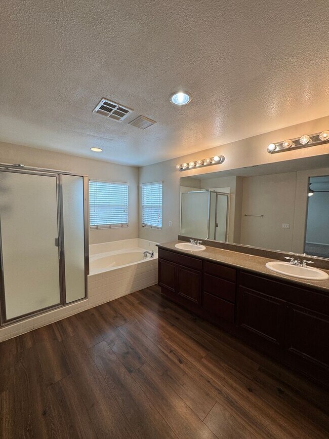 Building Photo - Spacious 3-Bed Lakeview Home with Loft & Community Amenities