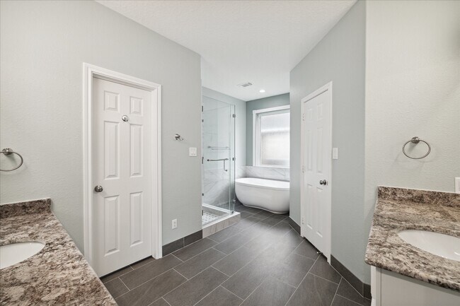 Building Photo - 20334 Hampshire Rocks Dr