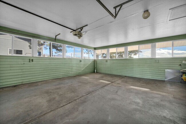 Building Photo - Single Story Home Located on a Ranch