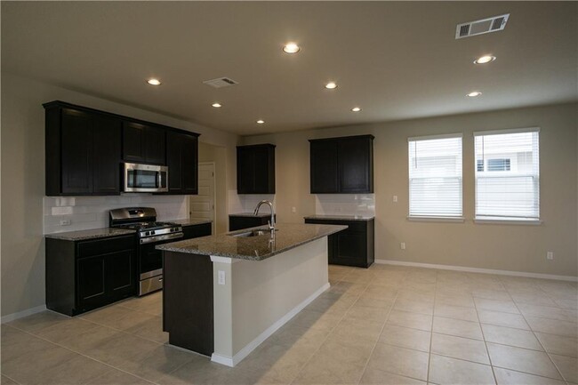 Building Photo - 179 White Dunes Dr
