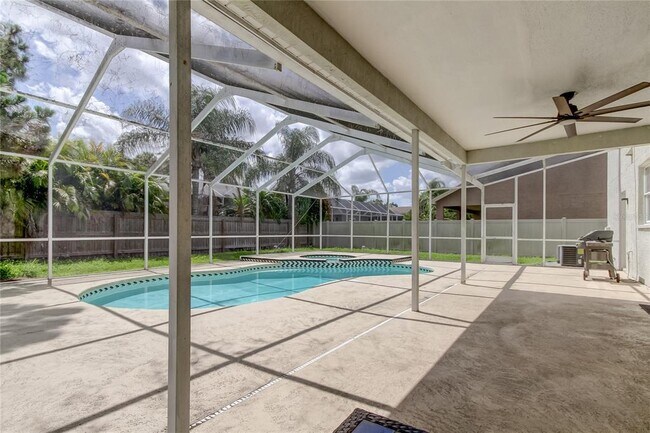 Building Photo - 9401 Woodbay Dr