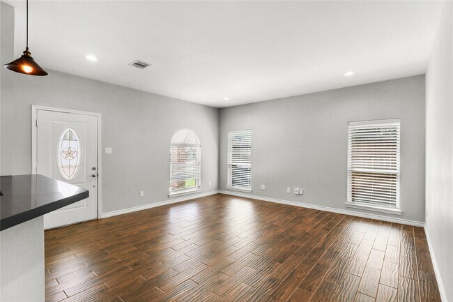 Building Photo - 507 E Foley St