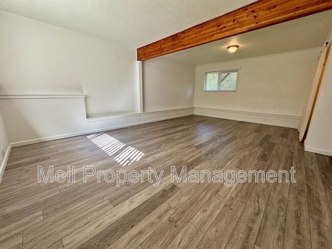 Building Photo - 71 E Rainbow Dr