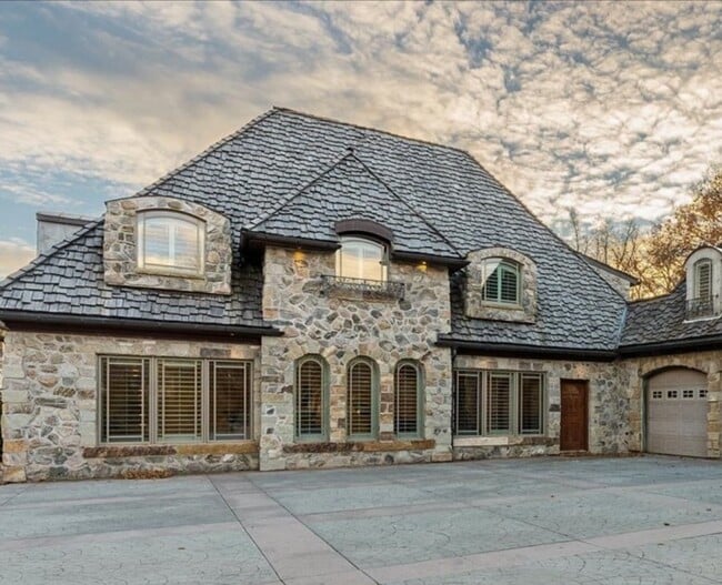 Primary Photo - 4900 Marilyn Dr