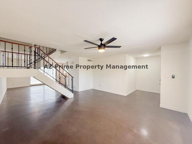 Building Photo - 4440 W Solano Dr N