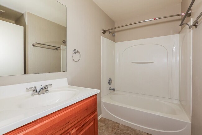 Building Photo - 2081 E Paso Fino Dr