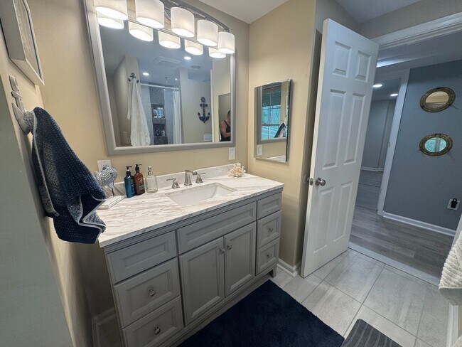 Building Photo - 2094 Fieldcrest Dr