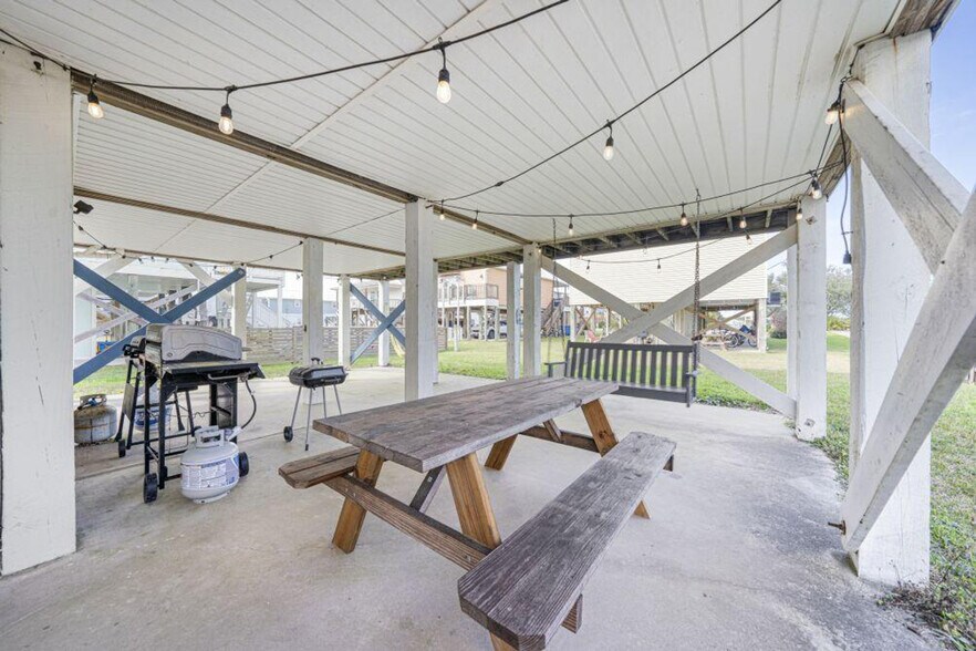 Building Photo - 1476 W Lagoon Ave
