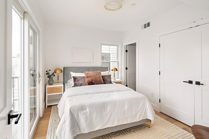 Building Photo - 65 Merriam St