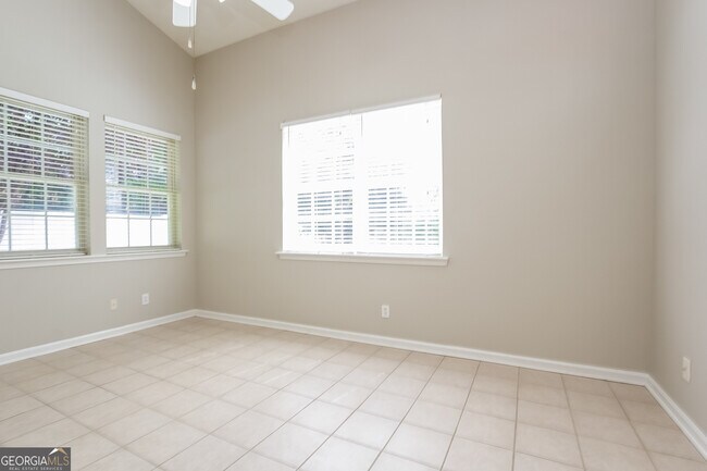 Building Photo - 1204 W Oaks Way