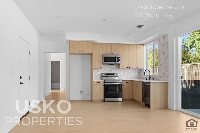 Building Photo - Brand New Construction Unit for Rent - 3 B...