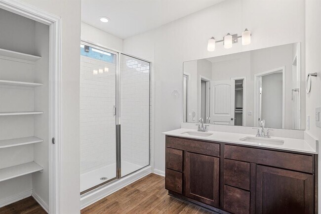 Building Photo - 909 Vogel Dr