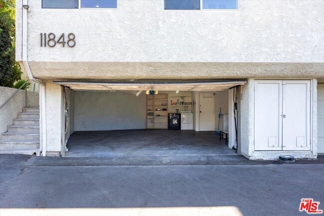 Building Photo - 11848 Moorpark St