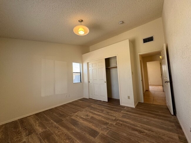 Building Photo - 2660 Ridge Crest St