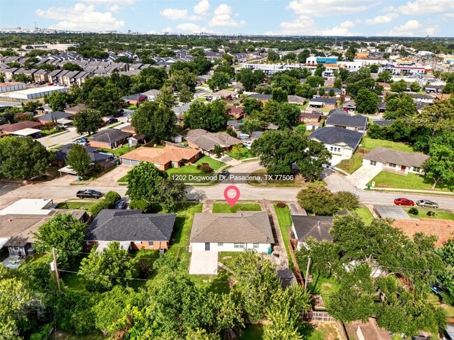 Building Photo - 1202 Dogwood Dr