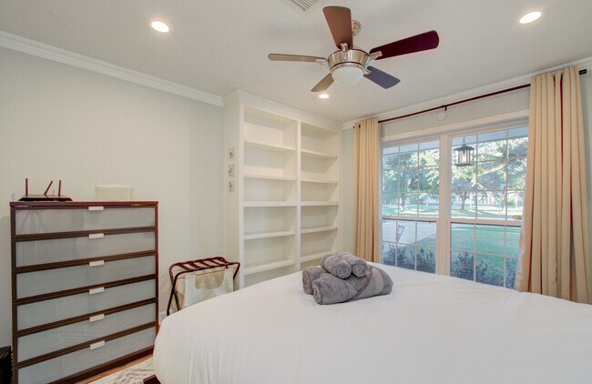 Building Photo - 11102 Hillcroft St