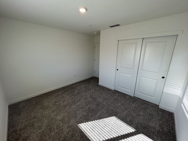 Building Photo - BRAND NEW 3 Bedroom Home for Rent in Redding CA