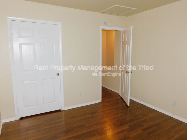 Building Photo - 2405 E Florida St