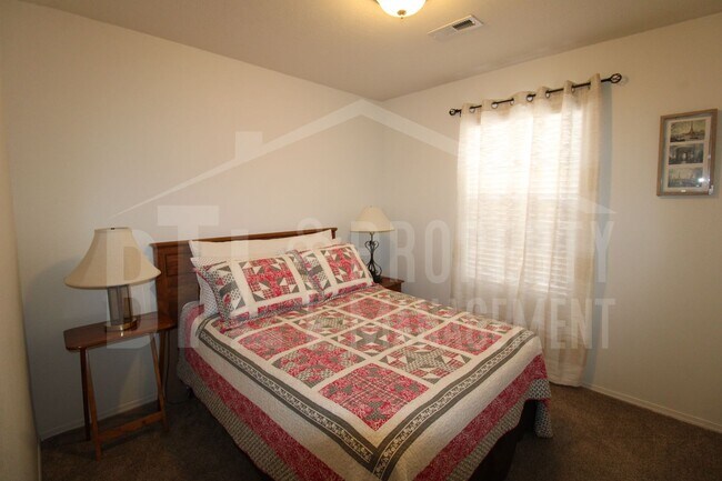 Building Photo - Beautiful 3-Bedroom Home Near the Branson Strip