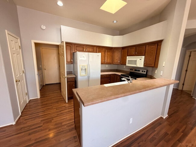 Building Photo - 6348 W Pontiac Dr