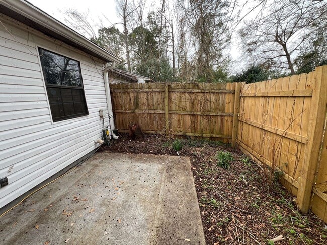 Building Photo - 218 White Dr