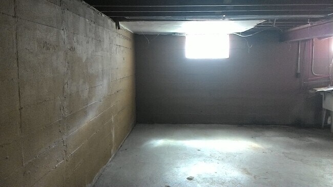 Building Photo - DAYTON, OH - SINGLE HOME - 2 BED, 1 BATH - $825